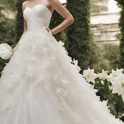 Enchanting strapless sweetheart 3D Floral wedding dress