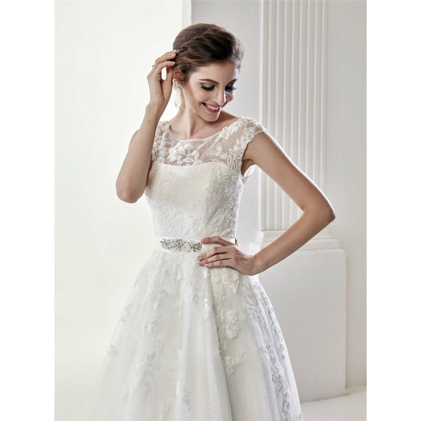 Chicely Illusion neckline Chantilly ly lace A-Line wedding dress1