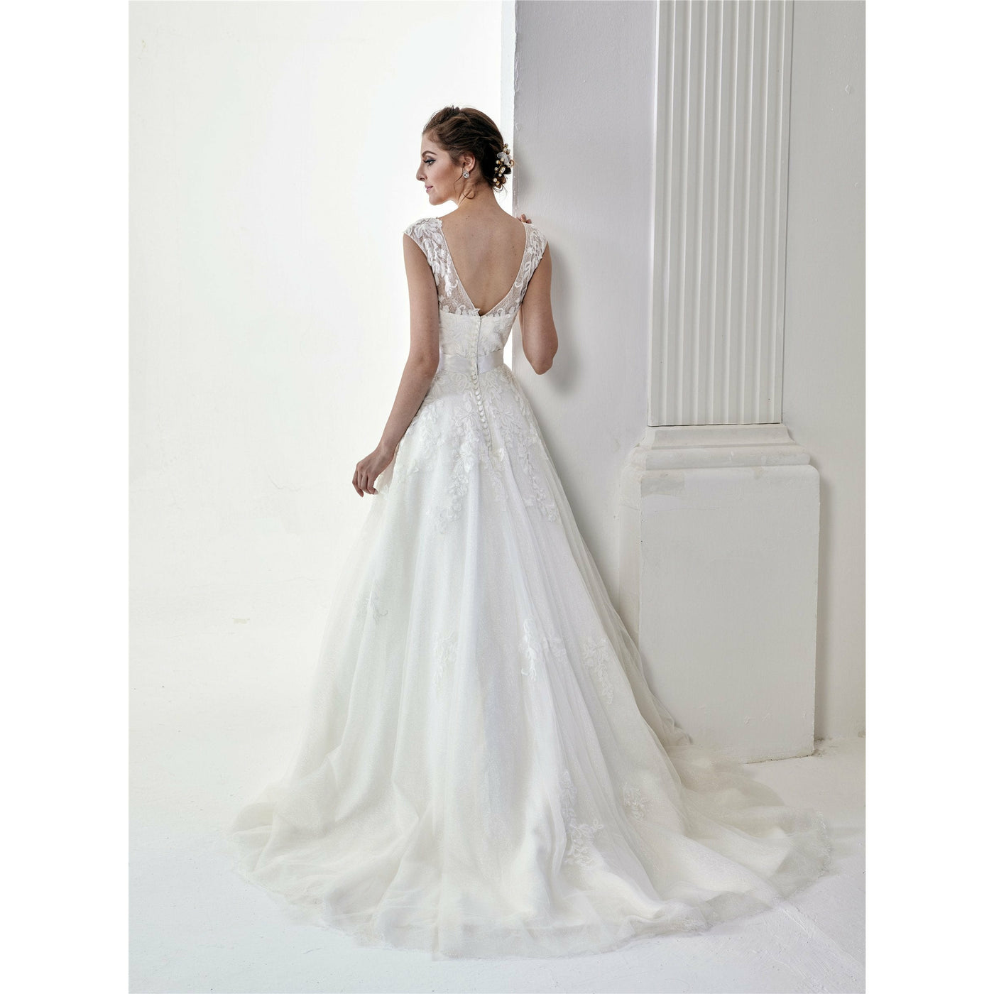 Chicely Illusion neckline Chantilly ly lace A-Line wedding dress2